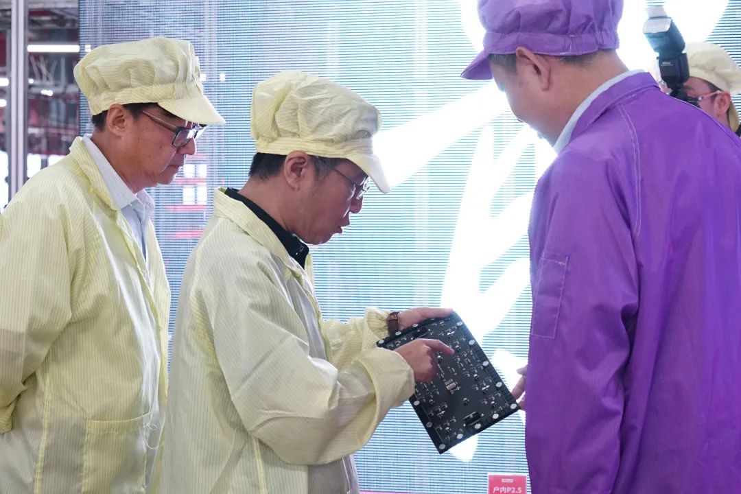 国家税务总局罗天舒司长率队莅临高科华烨集团参观调研 国家税务总局罗天舒司长率队莅临高科华烨集团参观调研