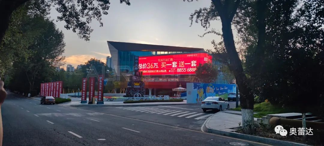 强势出圈！奥蕾达LED透明屏点亮贵阳天阶万达展示中心