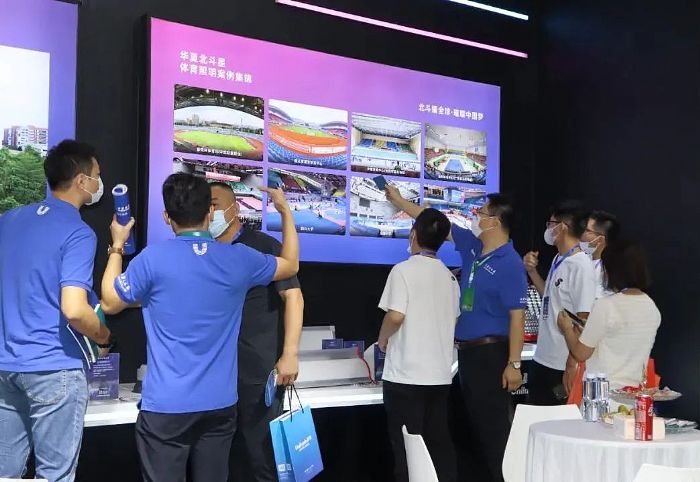 2022山东体博会︱多位省领导莅临洲明展位，两大沉浸式体验区成吸睛亮点！