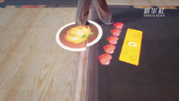 北京市委书记蔡奇走访服贸会，体验利亚德沉浸式显示解决方案