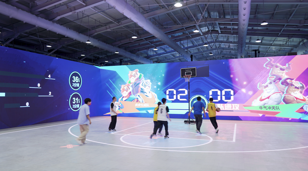 北京市委书记蔡奇走访服贸会，体验利亚德沉浸式显示解决方案