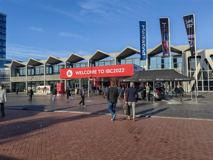 强势回归 IBC 2022！艾比森携虚拟影棚解决方案斩获最佳展位设计大奖