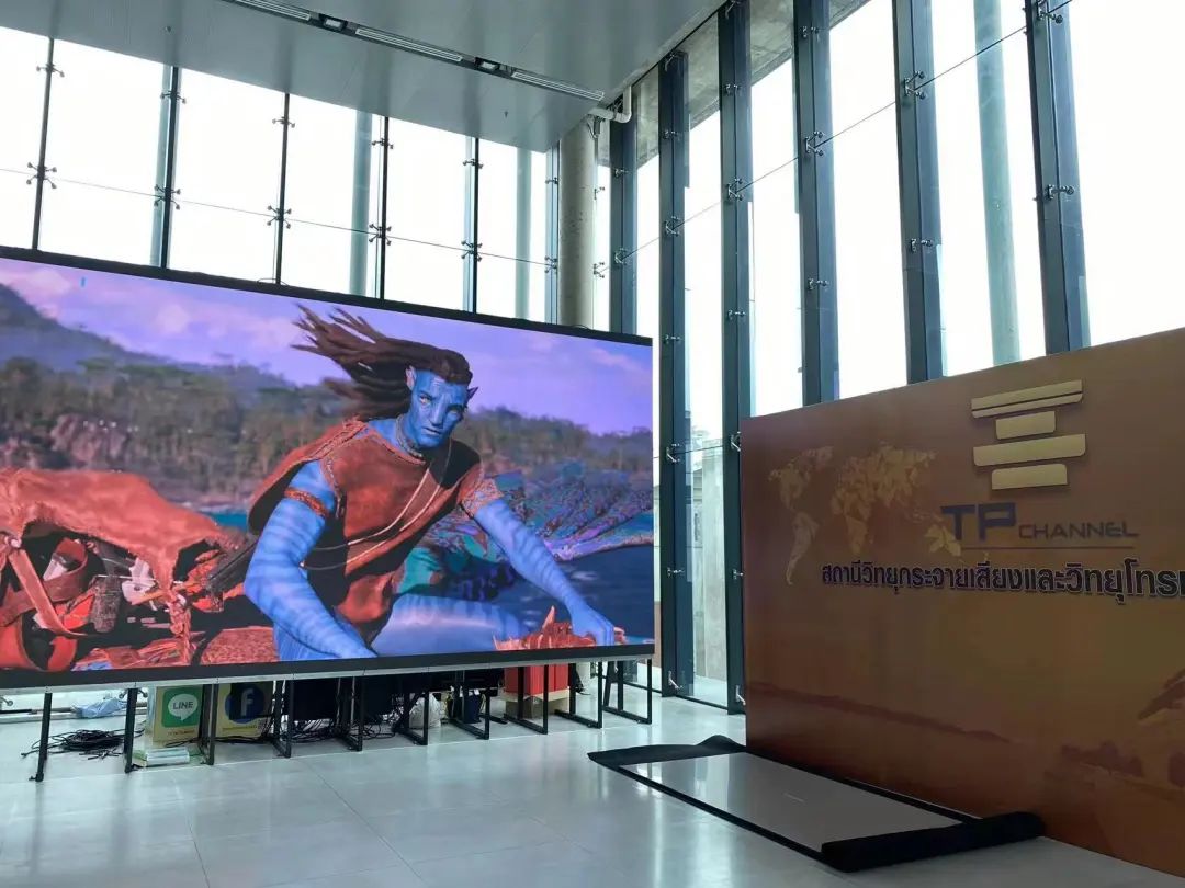 惊艳落地!巨型海信小间距LED显示屏点亮泰国议会电视台 惊艳落地!巨型海信小间距LED显示屏点亮泰国议会电视台