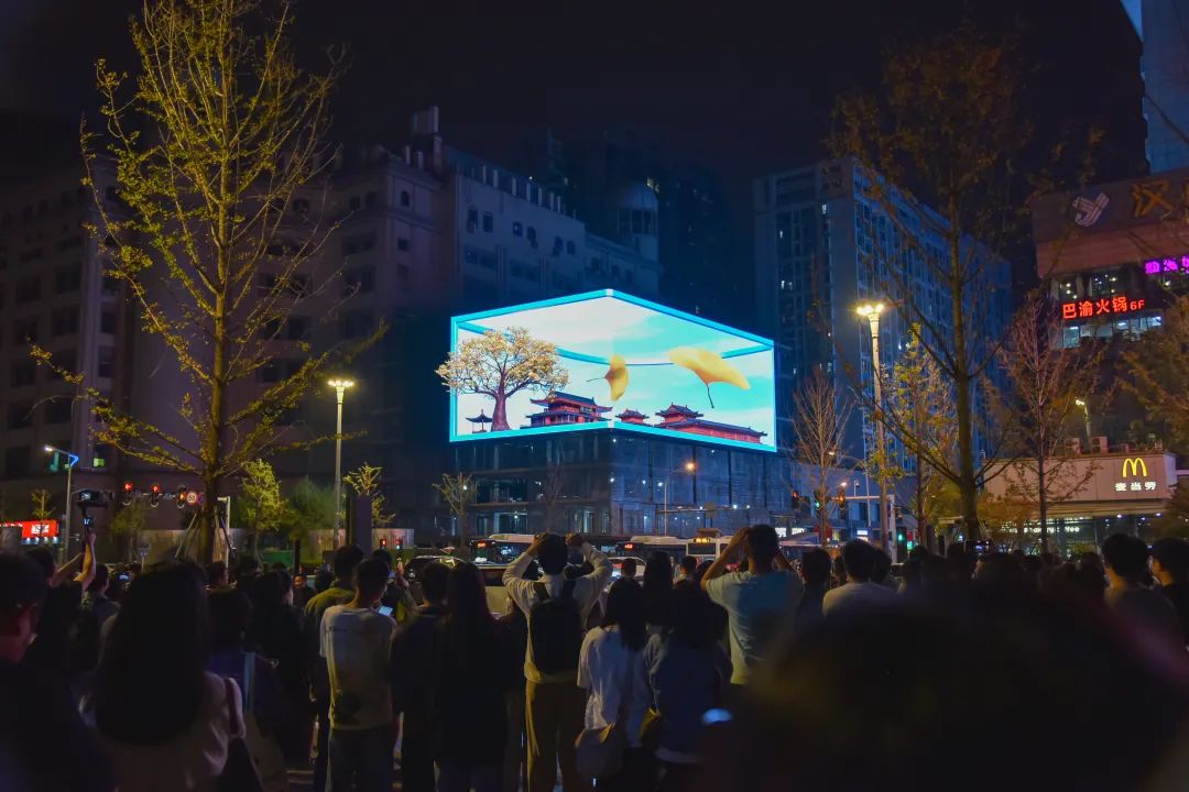 999㎡！华中地区裸眼3D屏「三镇之眼」在武汉点亮！