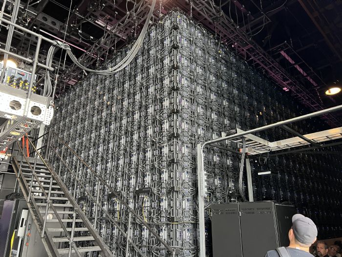 福克斯体育携手雷迪奥打造首个 XR 演播室 福克斯体育携手雷迪奥打造首个 XR 演播室