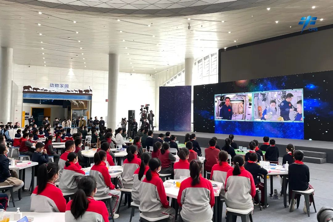 直播授课,天地互动,视诚携手点亮星空梦想! 直播授课,天地互动,视诚携手点亮星空梦想!