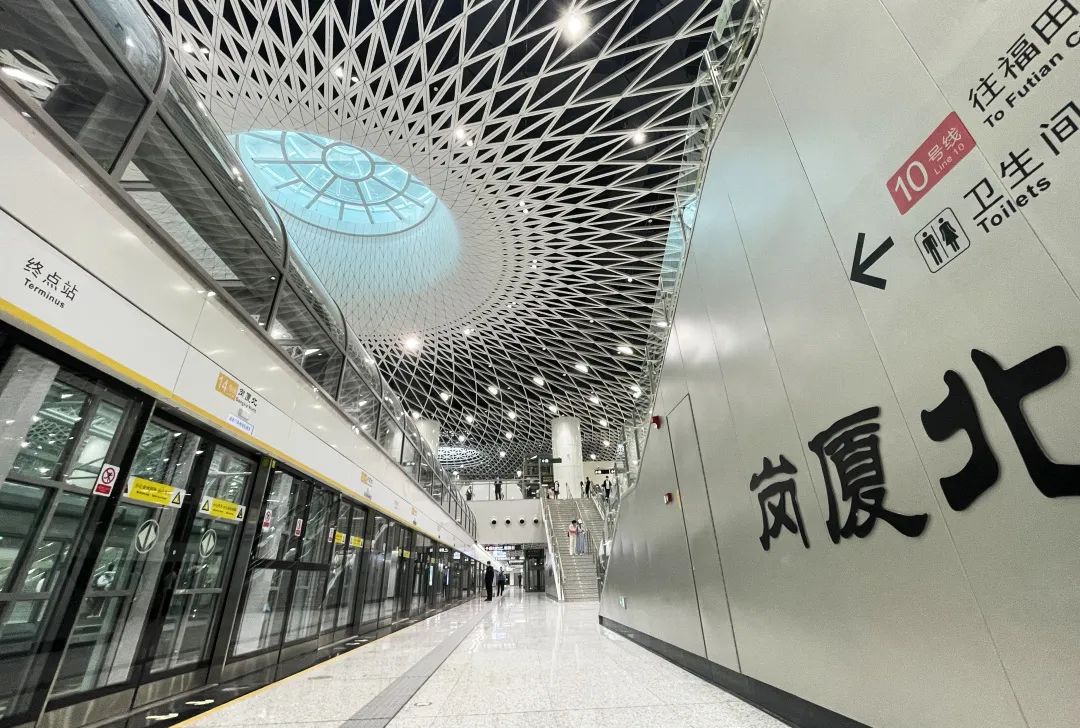 又上央视!联建光电再次“霸屏”,64套屏点亮深圳14号坪山首条地铁线 又上央视!联建光电再次“霸屏”,64套屏点亮深圳14号坪山首条地铁线