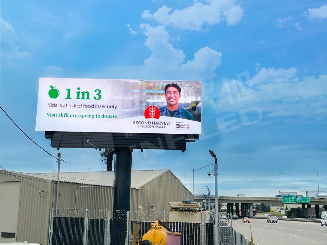 视爵光旭户外广告屏幕竖立在美国吉什东路，让广告投放价值最大化！