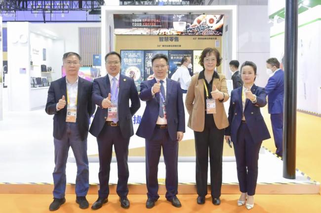 飞利浦精彩亮相第五届中国国际进口博览会，展示全屏视讯新生态！