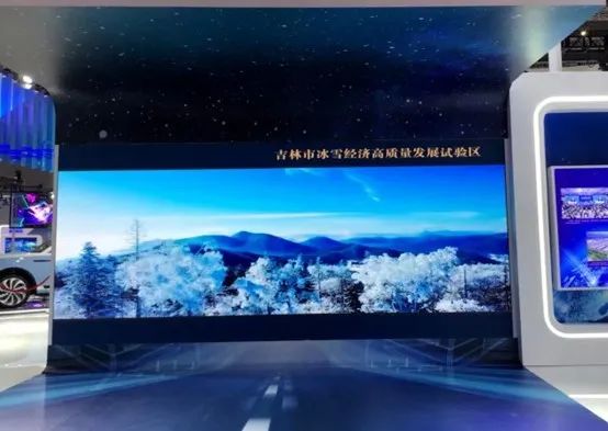 希达120吋Mini LED直显4K超级电视亮相第五届进博会