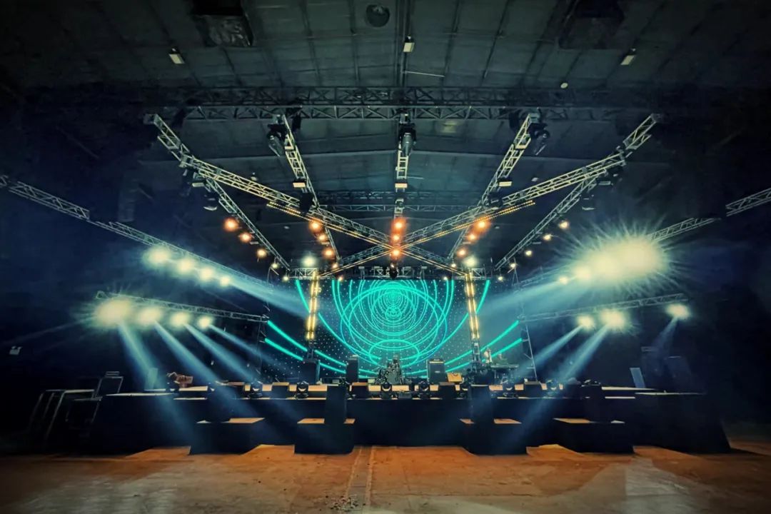 全国最大P1.8 XR录制空间X-STAGE即将推出，洲明XR屏幕再下一城！