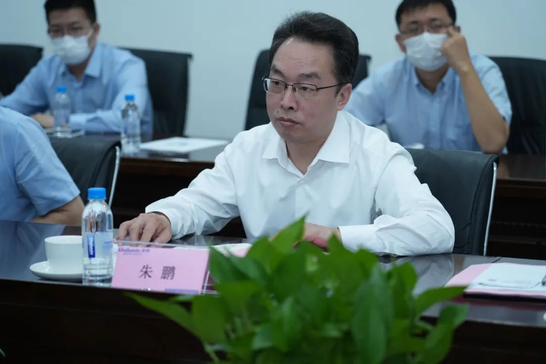 天津市副市长朱鹏一行莅临洲明科技考察调研