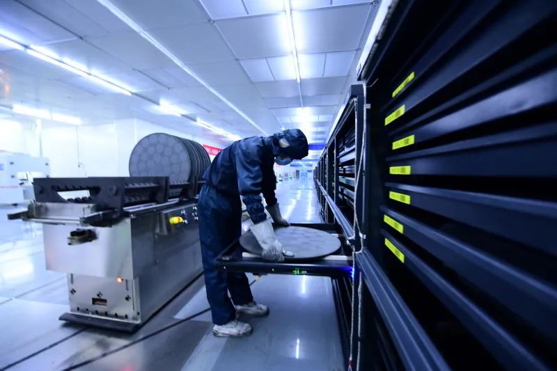 MiniLED直显芯片行业“爆冷”中的“逆行者”