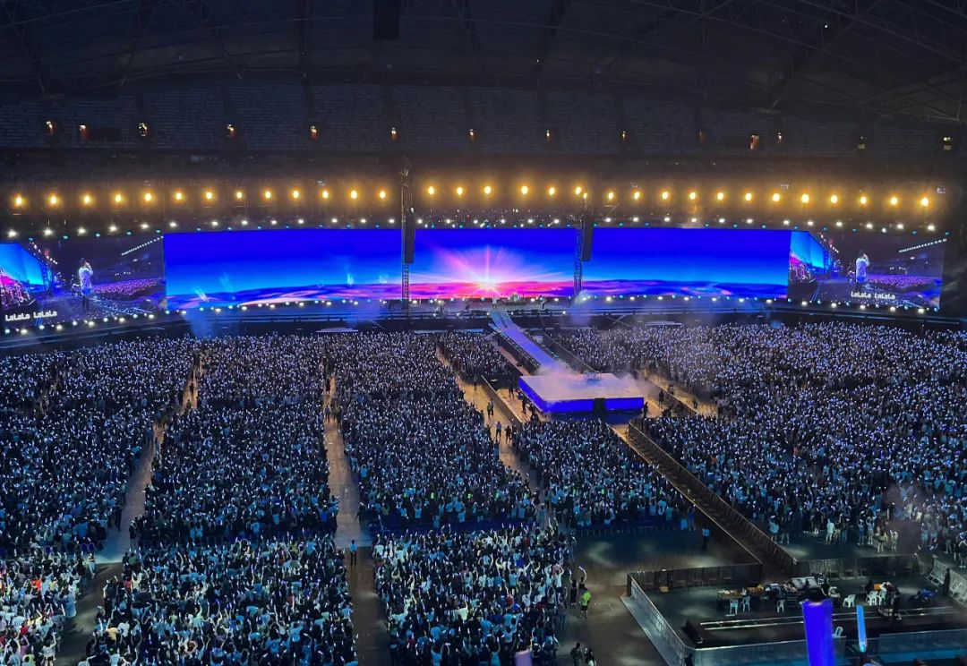 1400㎡，联诚发（LCF LED Display）点燃五月天新加坡演唱会！