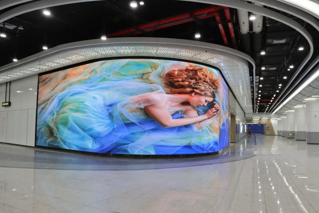 解密深圳地铁16号线LED广告屏