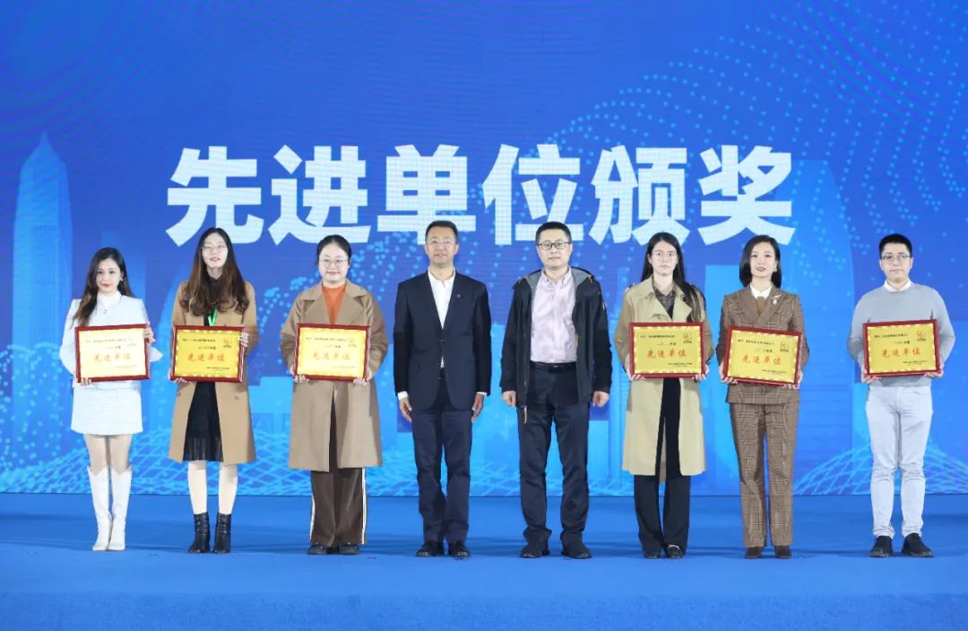 获两院院士点赞，雷曼8K 163吋Micro LED家庭巨幕亮相深圳国际8K超高清视频产业发展大会