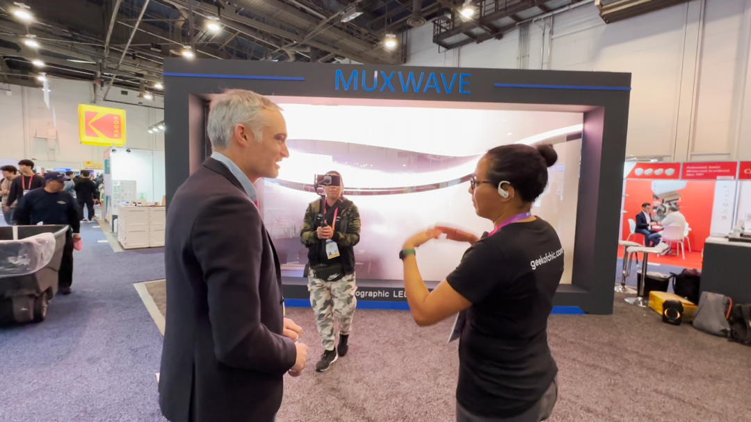 全球首款 | MUXWAVE LED 全息屏亮相CES 2023