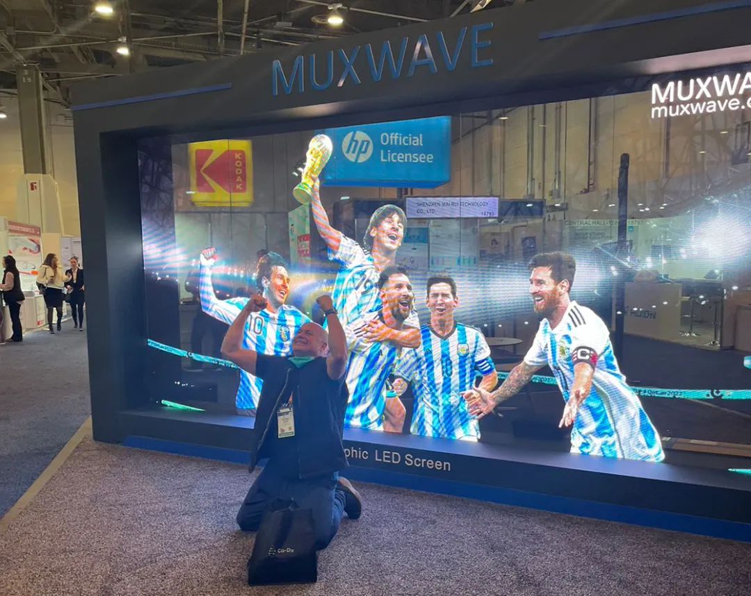 全球首款 | MUXWAVE LED 全息屏亮相CES 2023