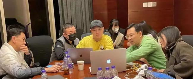 2023央视春晚丨《满庭芳·国色》霸屏热搜！洲明再造沉浸式舞台！