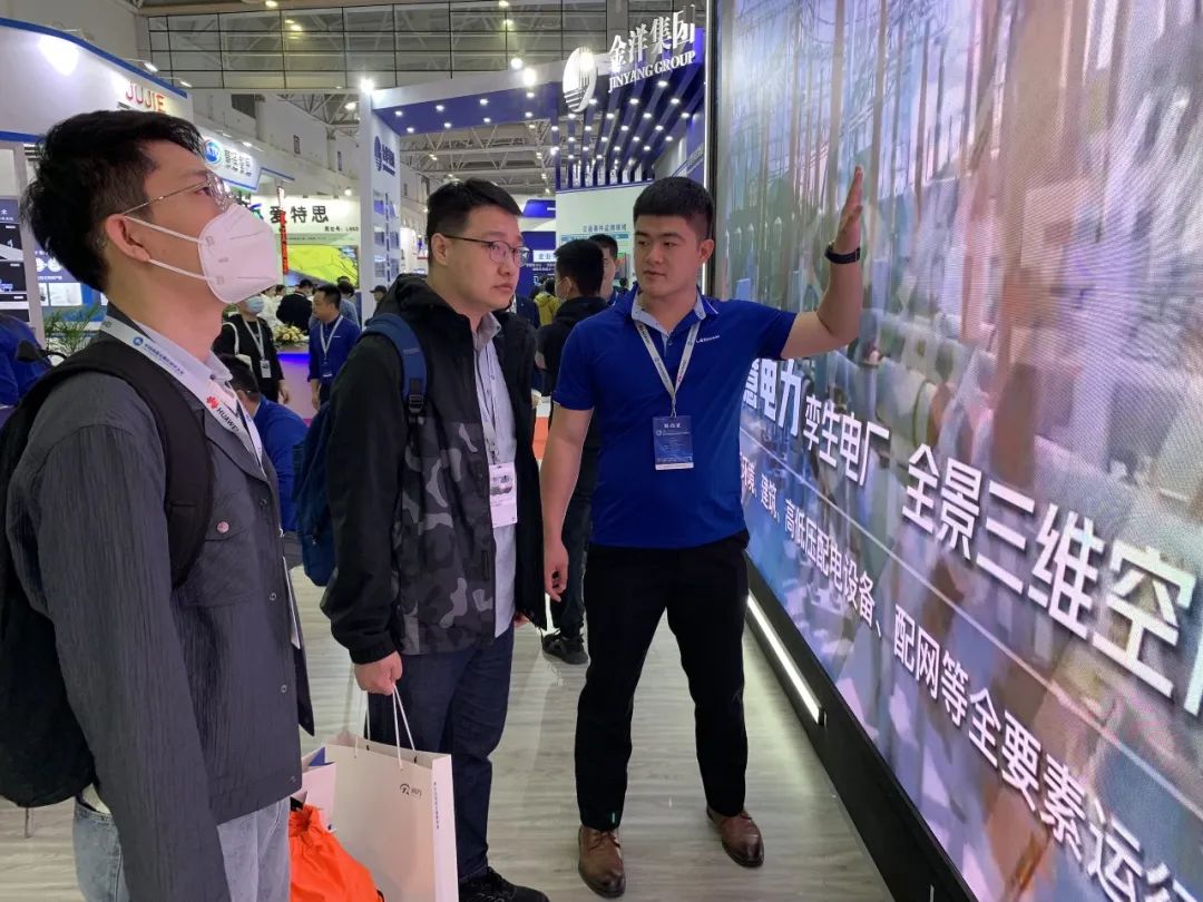 雷曼亮相第25届中国高速展助力智慧交通数字化升级