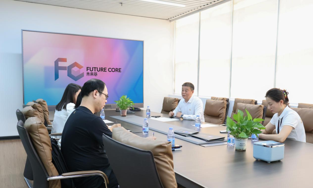 抢占消费市场，LED巨幕显示该如何调整跑姿？