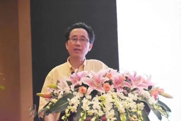 LED行业巨震！同一天，3家企业“换”董事长……接下来，到谁？