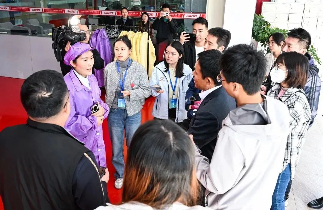 投资山西·三大经济圈全媒体记者山西行——新华网等多家媒体齐聚高科，探访山西高科LED高质量发展