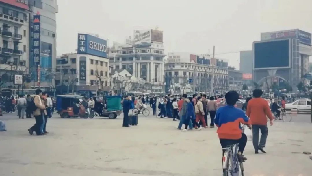 开年爆剧《繁花》大火，LED显示屏见证魔都上海的繁华与变迁