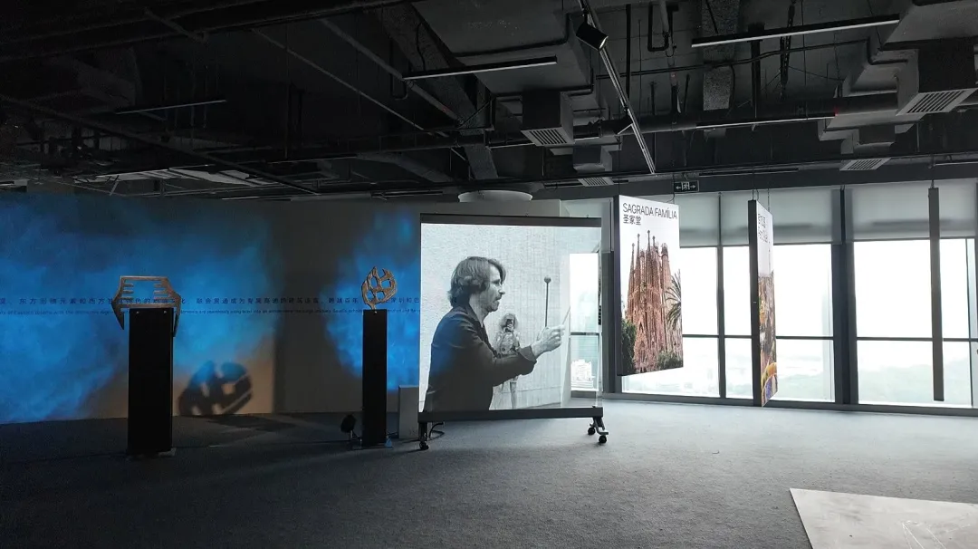深圳天空美术馆高迪特展，美矽微全息隐形以独特的媒体形态，穿越百年与“高迪之声”和鸣