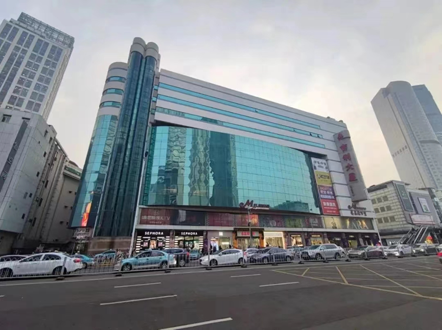 这才是真正的“豪门”！晶泓LED光电玻璃重塑天津商业地标——吉利大厦