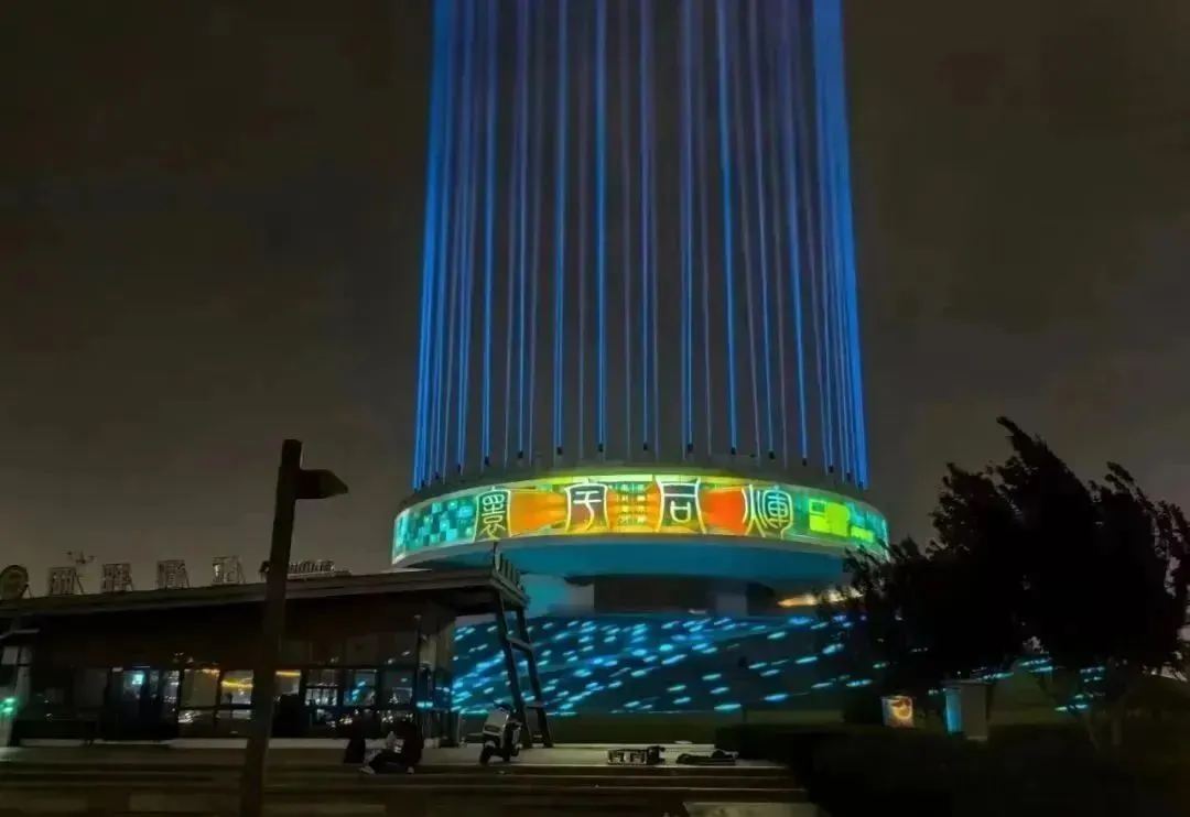 CCTV报道 | 利亚德倾情打造行浸式光影盛宴《如意·龙湖》，闪耀郑州！