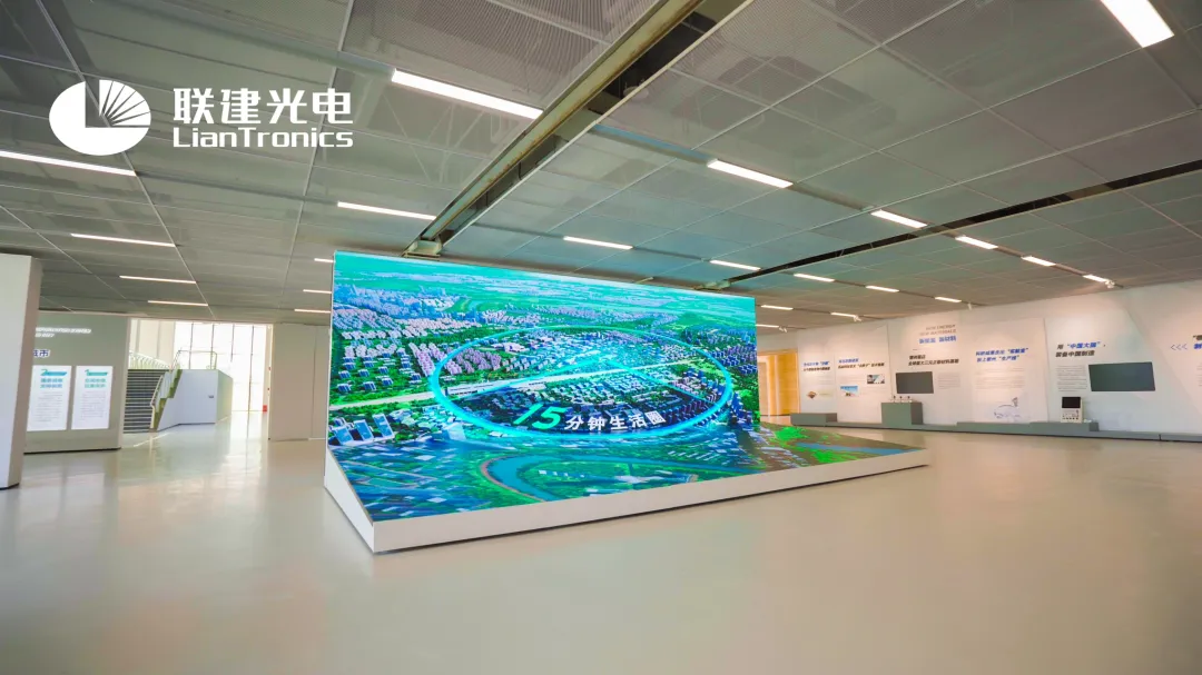联建光电点亮武汉新城：千平LED巨幕演绎科技与艺术新篇章