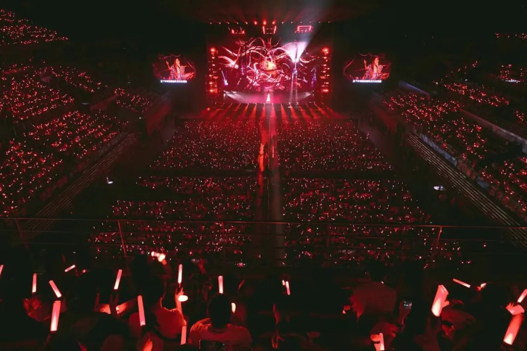 拾光启航！联诚发LED屏助力于文文深圳演唱会打造极致光影盛宴！