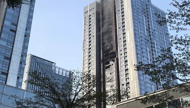 深圳一高层起火敲响警钟！LED显示屏如何成为消防安全的守护者