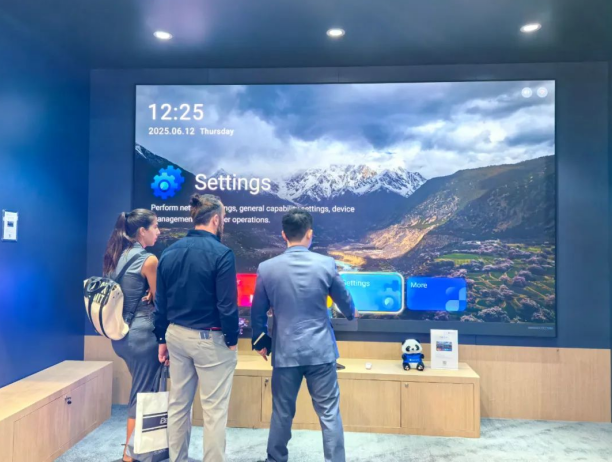 QSTECH青松光电携智能显示及全链路节能方案亮相 InfoComm USA 2025