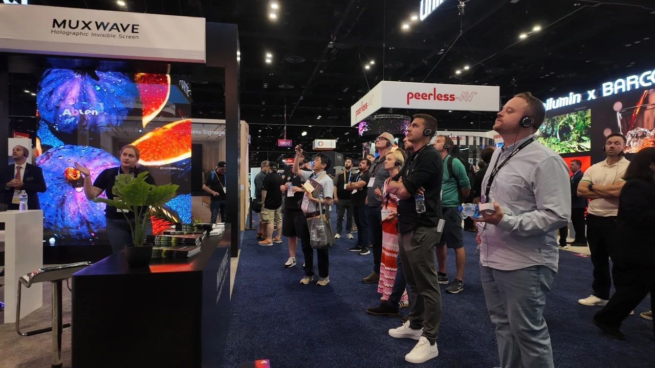 InfoComm 2025圆满收官 | 美矽微单端控制1080像素超长透明隐形模组引关注
