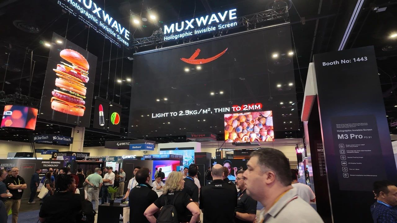 InfoComm 2025圆满收官 | 美矽微单端控制1080像素超长透明隐形模组引关注