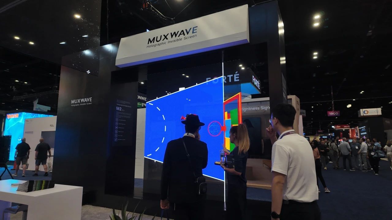 InfoComm 2025圆满收官 | 美矽微单端控制1080像素超长透明隐形模组引关注