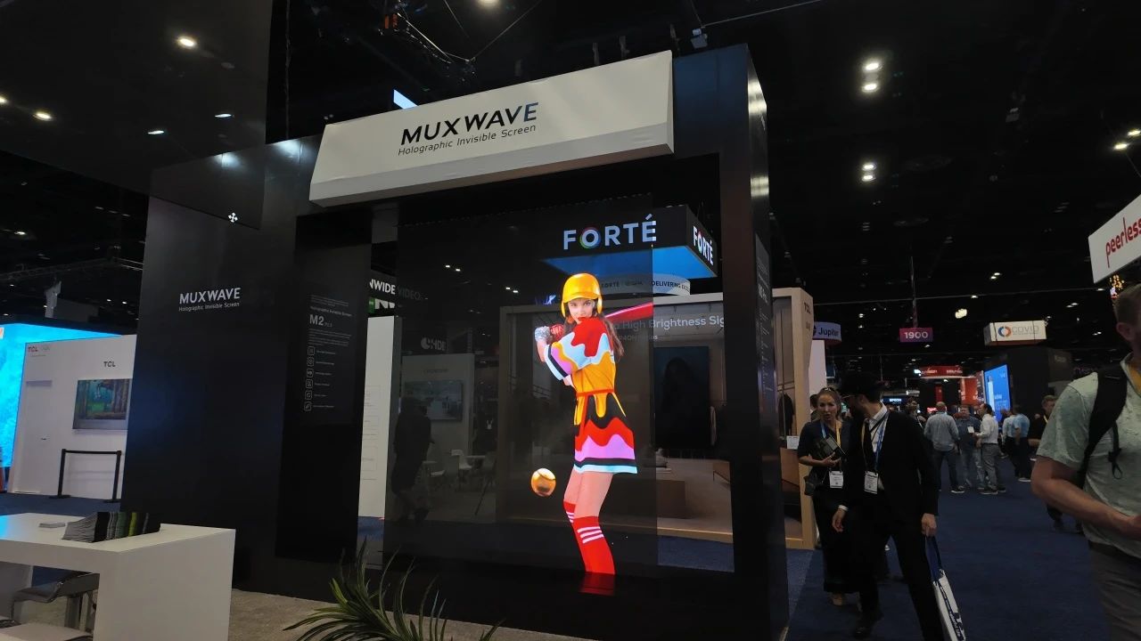 InfoComm 2025圆满收官 | 美矽微单端控制1080像素超长透明隐形模组引关注