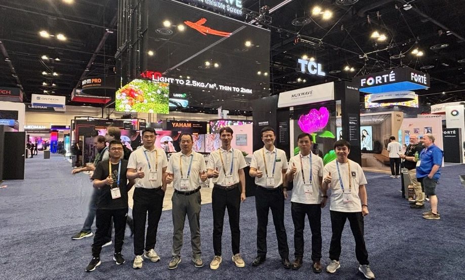 InfoComm 2025圆满收官 | 美矽微单端控制1080像素超长透明隐形模组引关注