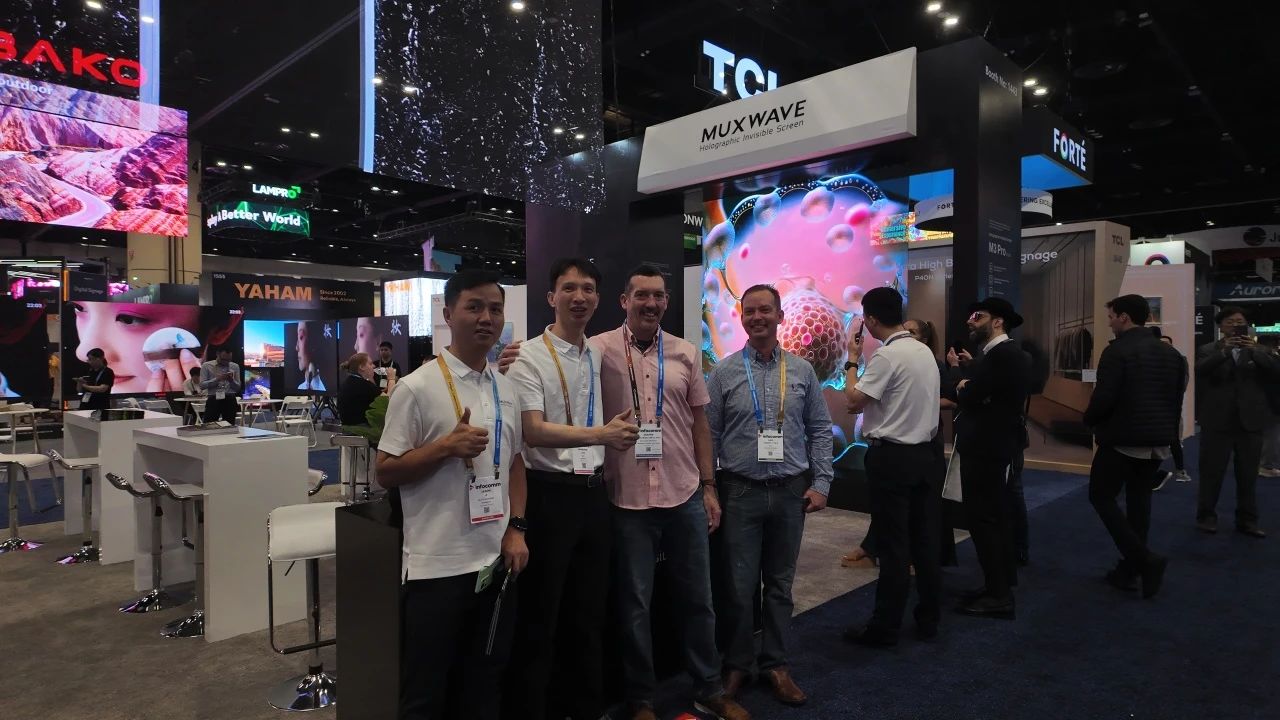 InfoComm 2025圆满收官 | 美矽微单端控制1080像素超长透明隐形模组引关注