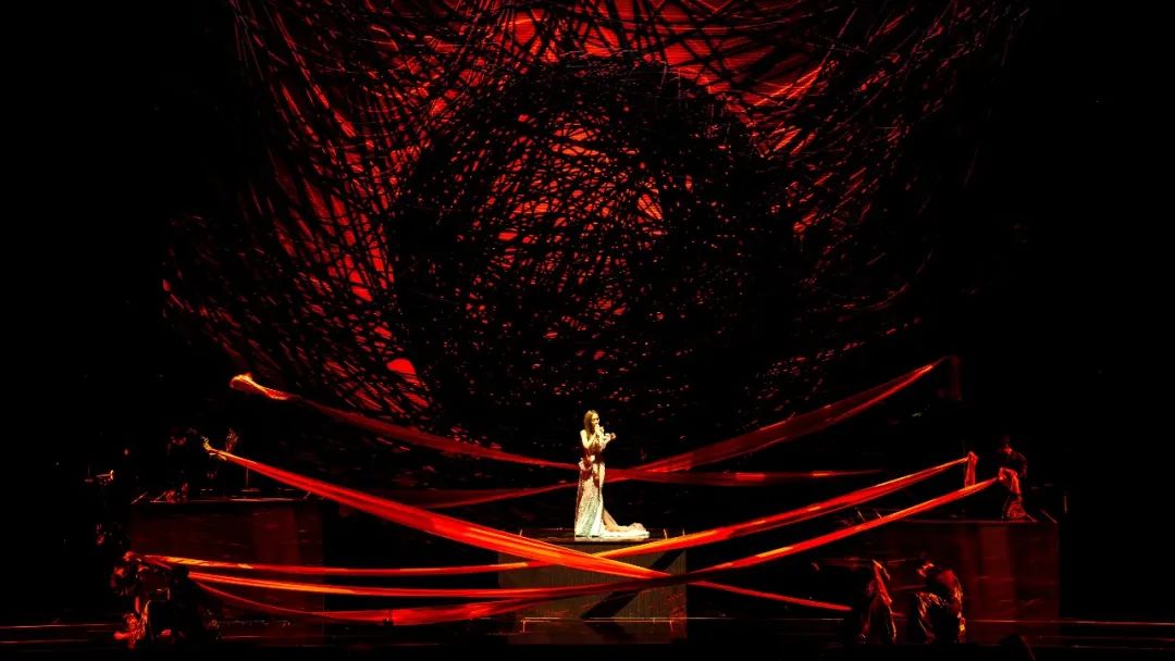 追光而来，光祥科技VA系列透明屏助力张靓颖演唱会燃爆夏夜