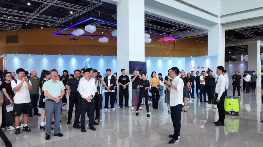 美矽微单端控制1080P超长透明隐形模组，亮相深圳市工业展览馆