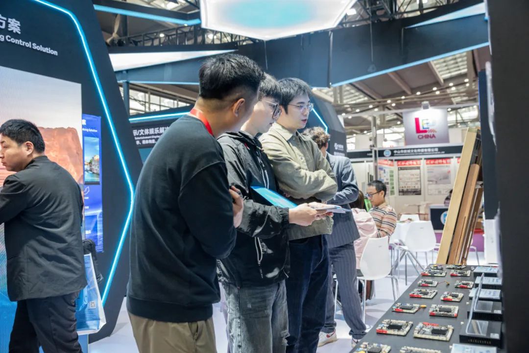 灰度科技 LED CHINA 2025：以创新构筑用户价值新高度