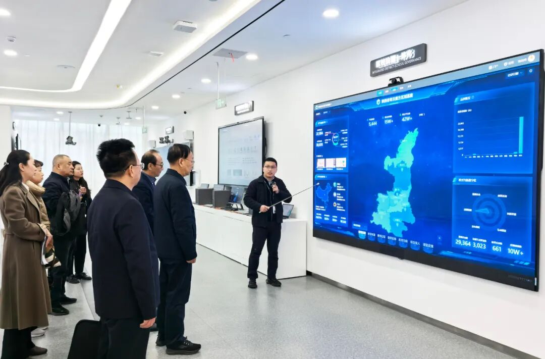 省政协领导一行莅临青松光电，共推新型显示产业高质量发展