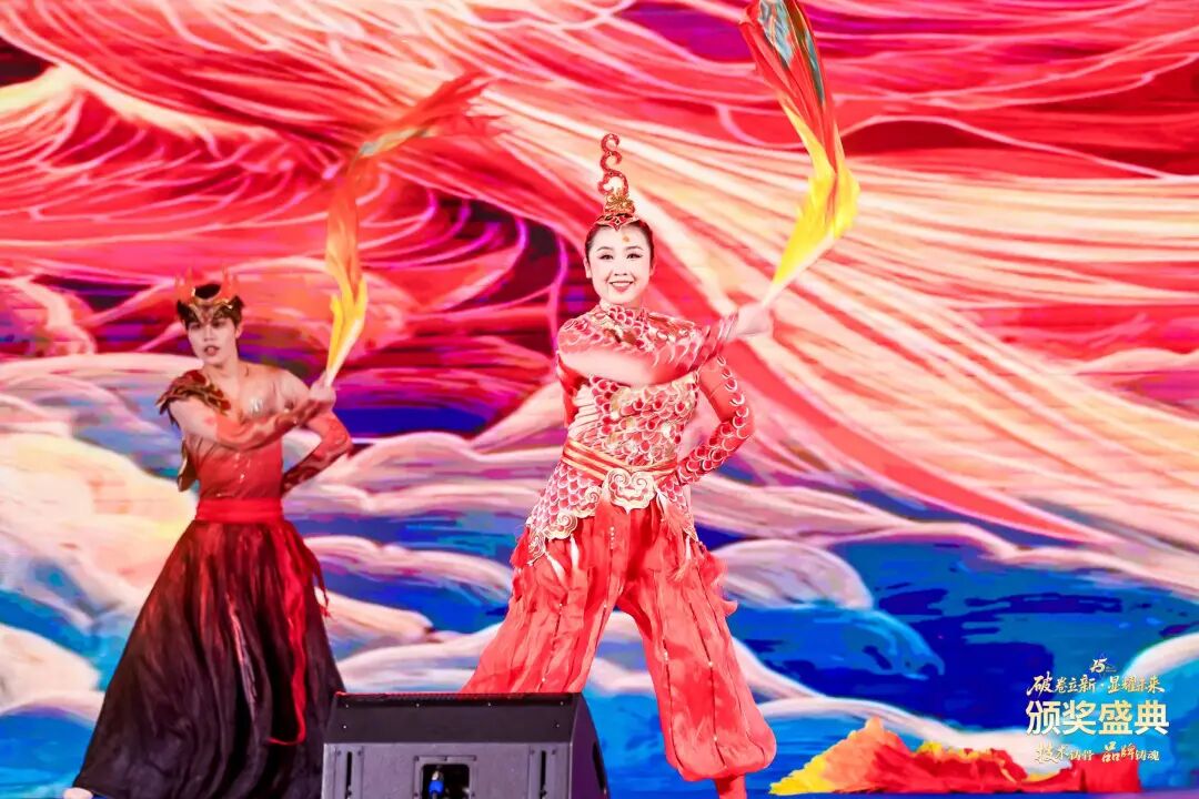 荣耀绽放！“破卷立新·显耀未来”2025年度慧聪LED显示屏行业品牌盛会颁奖盛典璀璨落幕！