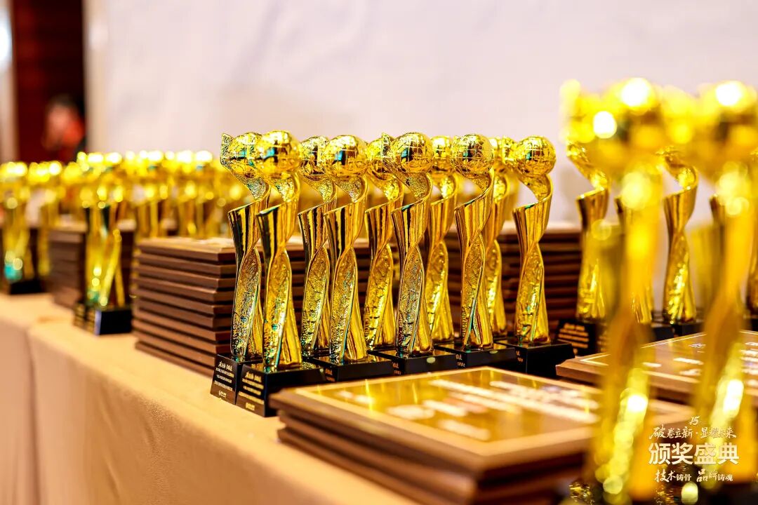 荣耀绽放！“破卷立新·显耀未来”2025年度慧聪LED显示屏行业品牌盛会颁奖盛典璀璨落幕！