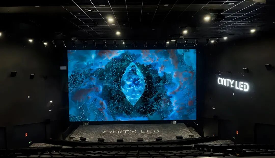 2025年LED显示屏行业年终复盘：技术破晓与价值重构