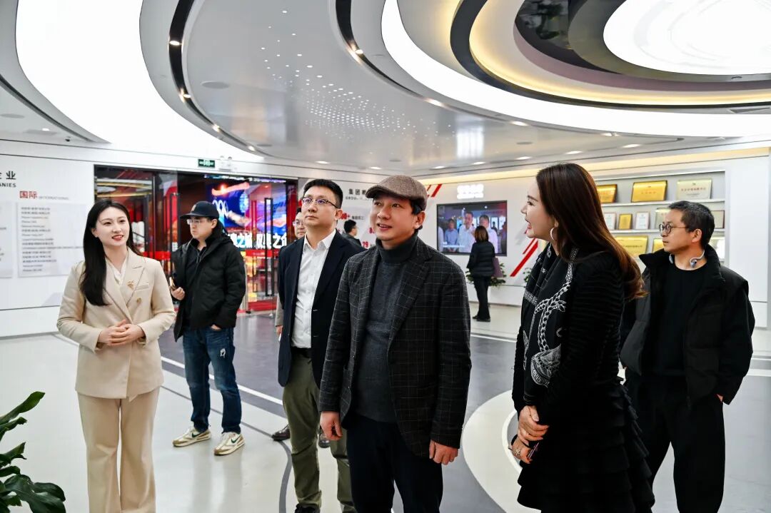 中国美术学院院长余旭红一行到访利亚德,共探文化科技融合新路径 中国美术学院院长余旭红一行到访利亚德,共探文化科技融合新路径