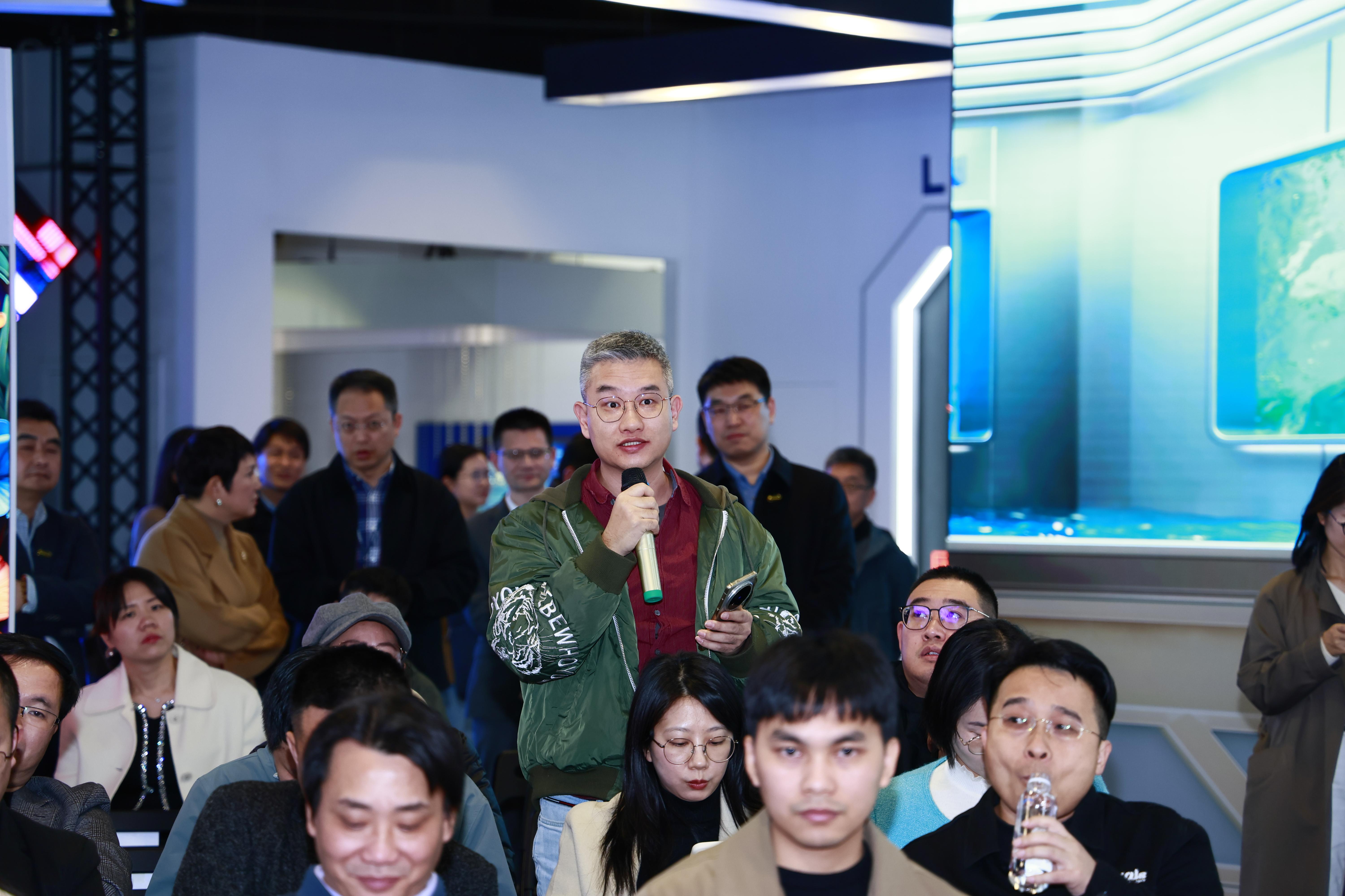 雷曼家庭巨幕墙:开启家居视觉革命,打造沉浸式生活新体验 雷曼家庭巨幕墙:开启家居视觉革命,打造沉浸式生活新体验